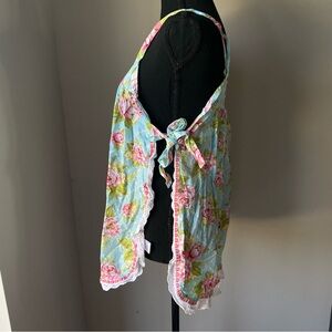 Jessie Steele Medium blue floral cotton kitchen apron
